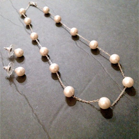 Vintage Faux Pearl Station Chain Necklace with Stud Earrings - Picture 2 of 4